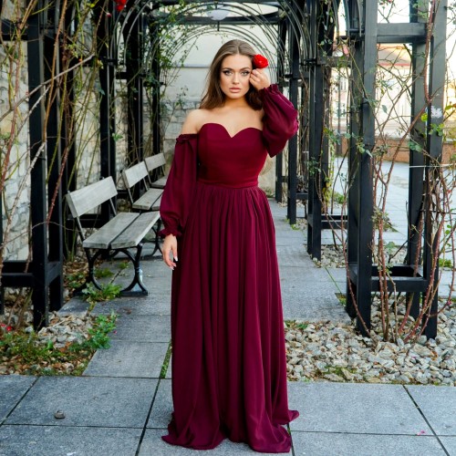 suknia wieczorowa długa z rozcięciem na wesele.jpeg