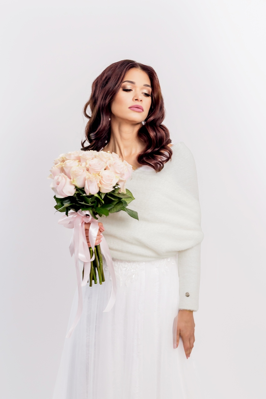 elegancka etola do sukni ślubnej bridalstole